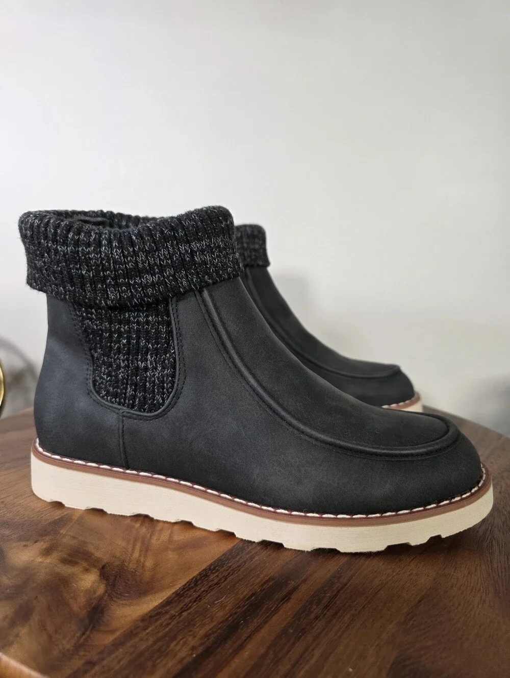 Pierre Dumas Tally Adventure Seeker Moc Toe Ankle Boots Black Knit Size 8.5